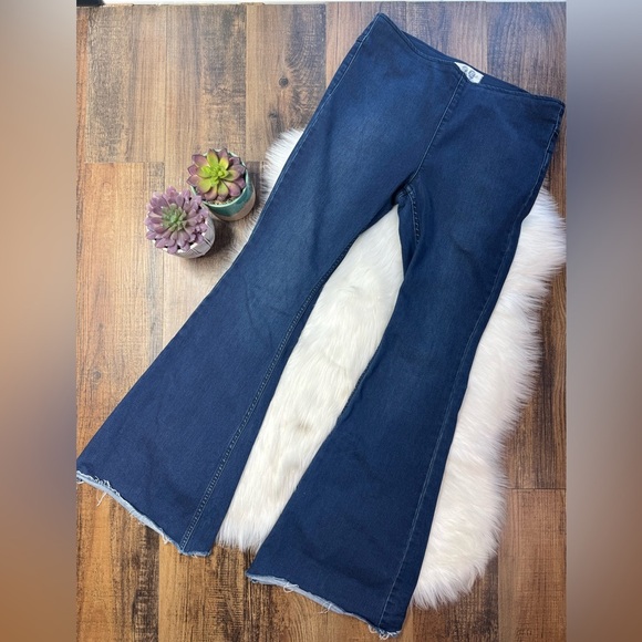 We The Free FREE PEOPLE PENNY PULL-ON FLARE JEANS Echo Blue Size 29 - Picture 3 of 9